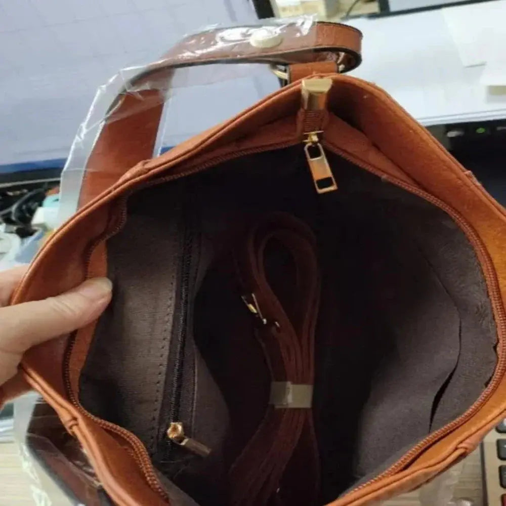 Aria’s Timeless Elegance | Vintage Shoulder Bag