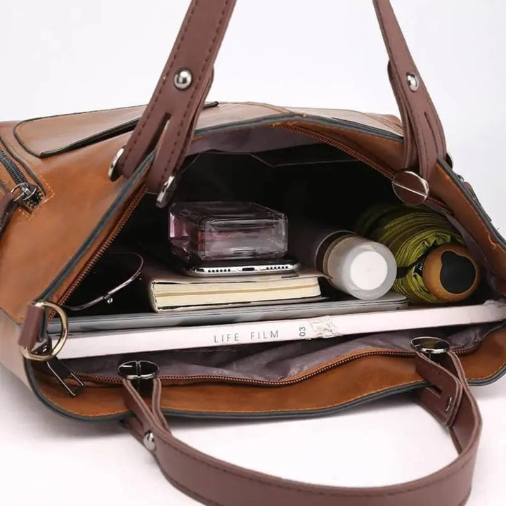 Amélie’s Refined Style | Shoulder Bag