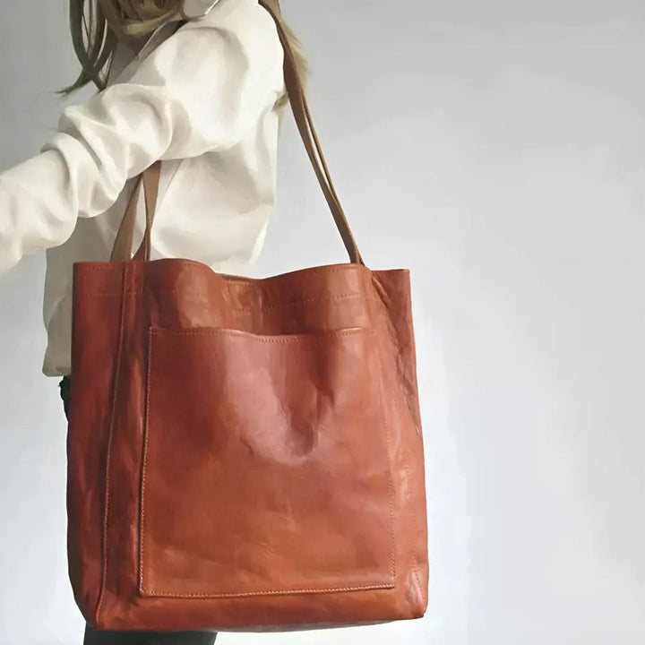 Mia’s Elegant Touch | Stylish Shoulder Bag