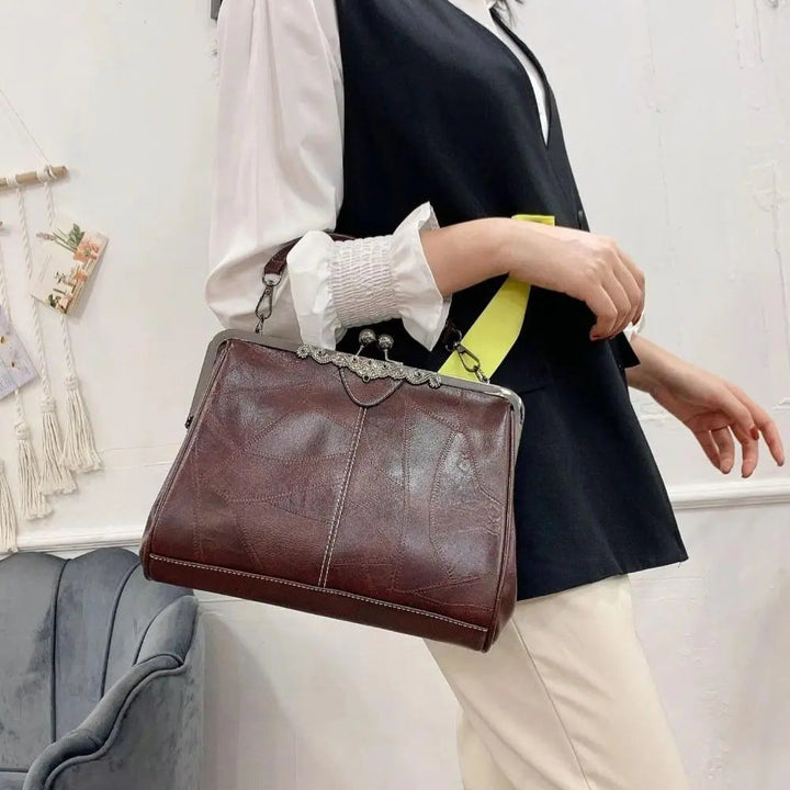Eloise’s Kiss | Lock Handbag